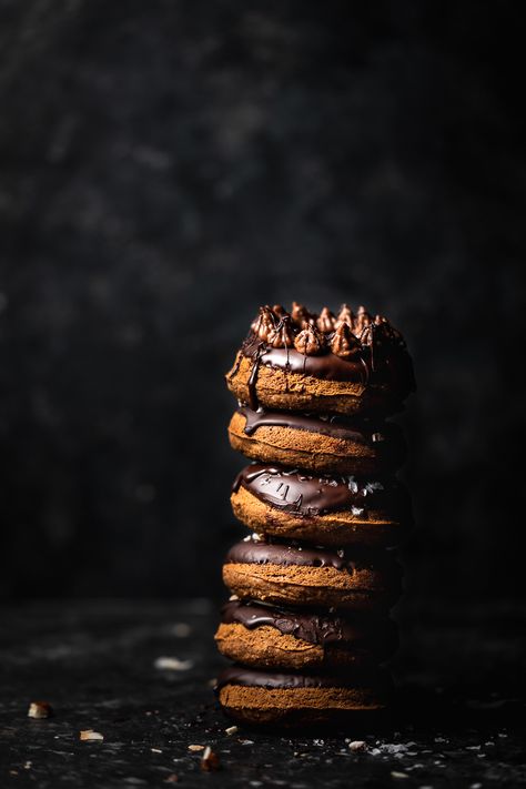 Royal Food, Creative Food Photography, Rustic Food Photography, Professional Food Photography, Food Photography Dessert, Food Photography Composition, Moody Food Photography, Decadent Food, Dark Food Photography