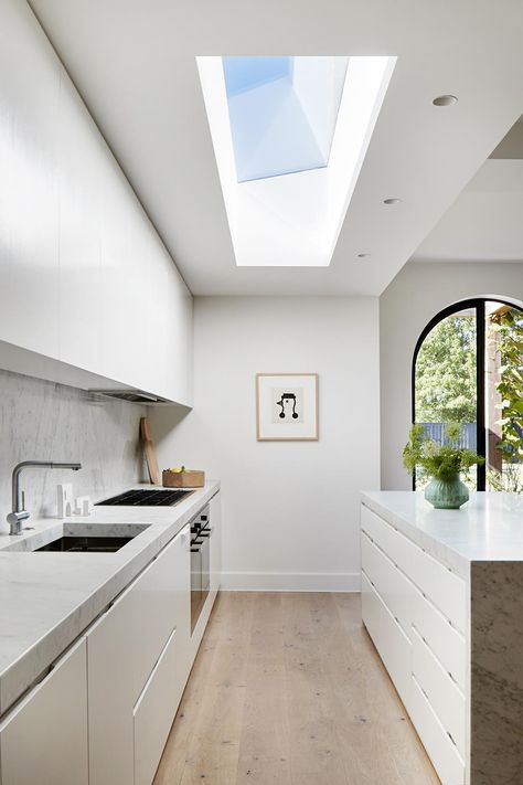 Skylight Kitchen Ideas, Skylight Window Kitchen, Kitchen Skylights Ideas, Kitchen Extension Skylight, Extensions House Ideas, Kitchens With Skylights, Velux Kitchen, Kitchen Skylight Ideas, Skylights In Kitchen