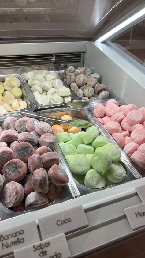 Japanese Mochi Aesthetic, Japanese Street Foods, Japanese Junk Food, Japan Food Snacks, Mochi Aesthetic Food, Japanese Sweets Aesthetic, Mochi Wedding, Japanese Aesthetic Food, Japanese Snacks Aesthetic