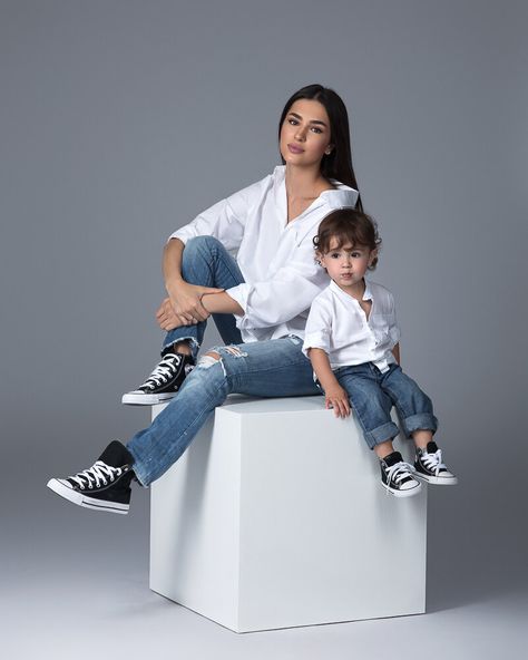 Mother Son Matching Outfits, Photo Shoot Outfit Ideas, Mommy Son Pictures, Shoot Outfit Ideas, Mommy Son Outfits, Mom And Son Outfits, Mommy Daughter Photoshoot, Mother Son Photos, Son Photo Ideas