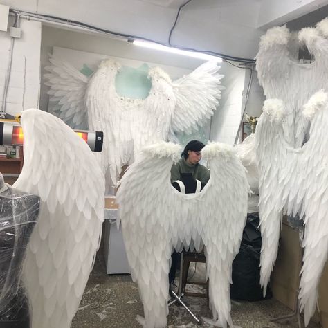 Angle Wings Diy How To Make, Diy Large Angel Wings, Giant Angel Wings, Diy Large Angel Wings Costume, Angel Wings Cosplay Diy, Aesthetic Costumes, Cosplay Angel Wings, How To Make Wings, Angels Diy