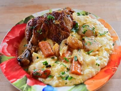 Braised Chicken With Apricots, Chicken Enchilasagna, Wine Braised Chicken, Chicken With Apricots, Chicken Skins, Food Network Recipes Pioneer Woman, Apricot Recipes, Apricot Chicken, Chicken Florentine