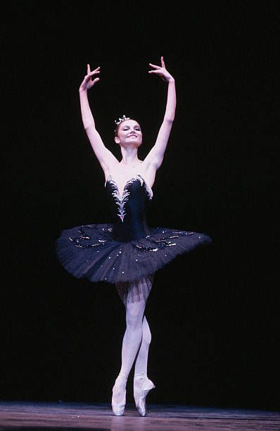 Ballet Games, Dance Costumes Ballet, Swan Lake Ballet, Ballet Pictures, Ballet Photos, Princess Tutu, Lake Art, Ballet Costumes, Dance Art