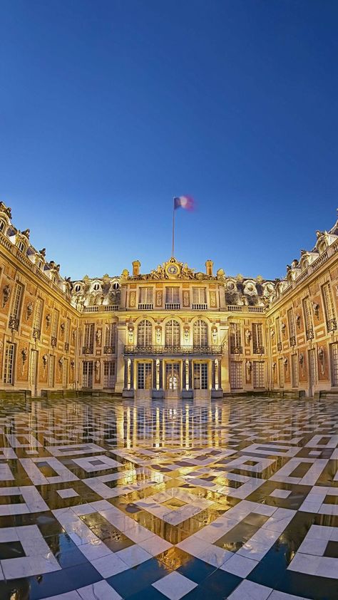 House Of Versailles, France Palace Of Versailles, Paris Versailles Palaces, Versailles Palace Aesthetic, Versailles Christmas, Palace Of Versailles Aesthetic, French Revolution Aesthetic, Versaille Palace, Versailles Wallpaper