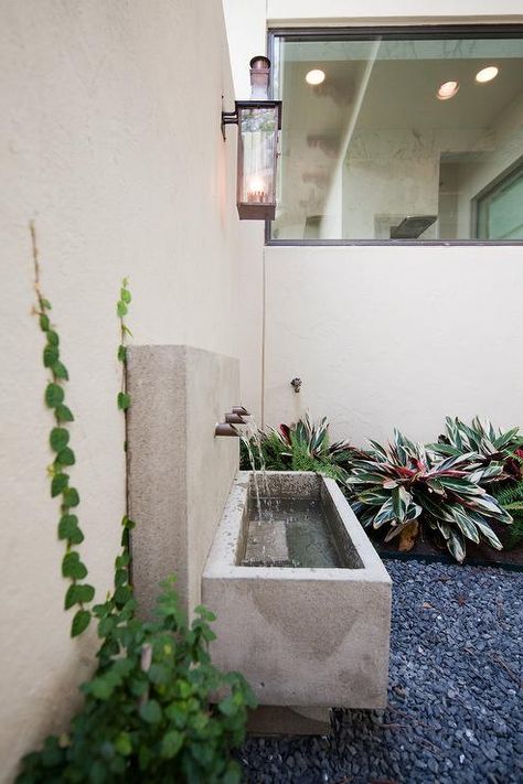 Built In Water Fountain, Water Feature On Wall, Fence Water Feature, Water Feature Against Wall, Rectangle Water Feature, Concrete Water Fountain, Courtyard Water Feature, Transitional Home Exterior, Backyard Concrete