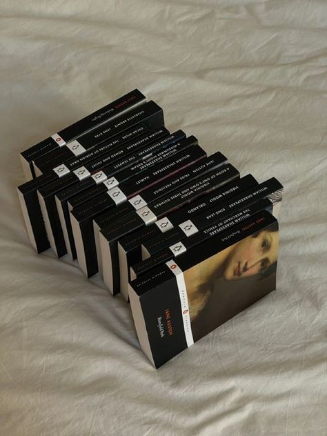 Penguin Classics Aesthetic, Penguins Classics, Classics Aesthetics, The Merchant Of Venice, Russian Literature, Penguin Classics, Classic Book, Literature Books, World Of Books