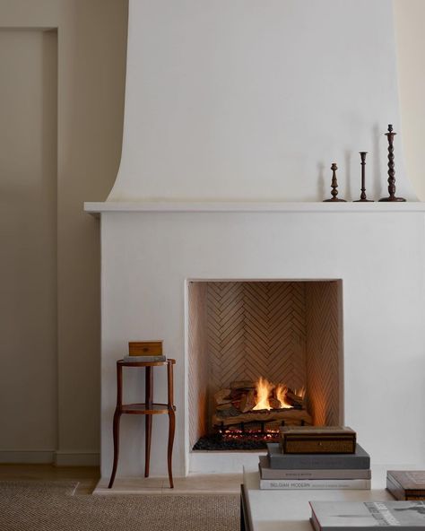 Window Over Fireplace, Writers Cabin, Fireplace In Dining Room, European Fireplace, Rural Homestead, Northern House, Den Fireplace, Lakeview House, Plaster Fireplace