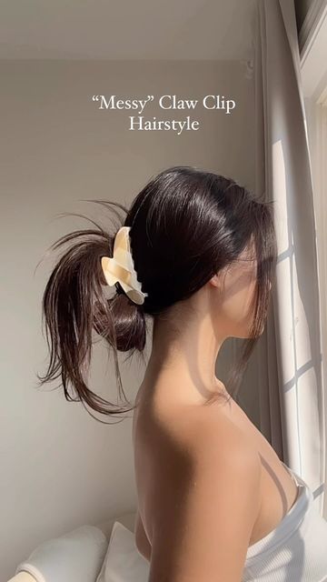 Hair Claw Hairstyles, Claw Hairstyles, Messy Claw Clip, Claw Clip Hairstyle, Clip Hairstyle, Clip Hairstyles, Hello Kitty Iphone Wallpaper, Beauty Inspo, Claw Clips