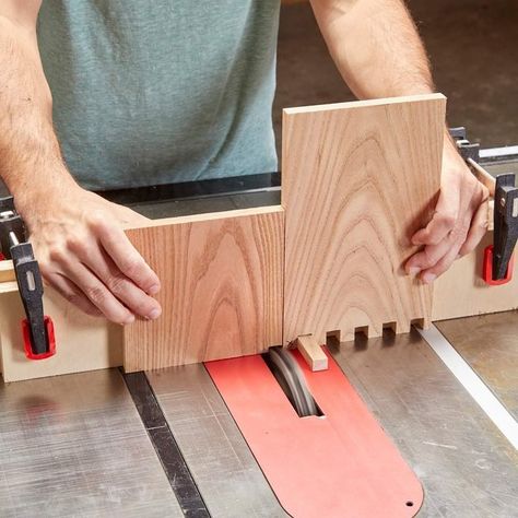 Wood Jig, Woodworking Jig Plans, Woodworking Jigsaw, Table Saw Jigs, Wood Workshop, Workshop Projects, Woodworking Jig, Woodworking Box, Box Joints