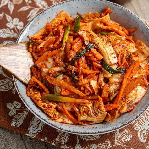 This quick and easy fresh kimchi skips the fermentation process, offering a delightful crunch and a spicy yet lightly sweet taste. Fresh Kimchi Recipe, Cucumber Tomato And Onion Salad, Classic Beef Stew Recipe, Onion Salad Recipe, Chunky Vegetable Soup, Napa Cabbage Recipes, Quick Kimchi, Fresh Kimchi, Fermented Kimchi