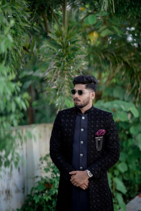 Boys Wedding Poses, Single Poses Men, Engagement Groom Poses, Groom Poses Indian, Groom Single Poses, Groom Solo Poses, Poses For Groom, Kurta Poses, Wedding Closeup