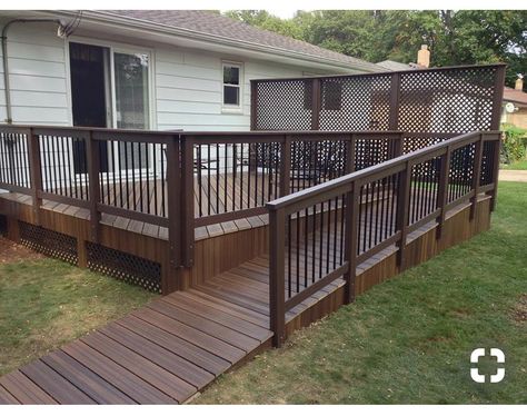 Front Porch With Ramp, Deck With Ramp, Porch Ramp, Porch With Ramp, Wheelchair Ramp Design, Ramp Ideas, Mobile Home Deck, Outdoor Ramp, Mobile Home Front Porch