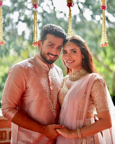 Couple Poses In Indian Outfit, Couple Engagement Outfit Ideas, Roka Ceremony Photoshoot, Marriage Copal Photo, Couple Pose Marriage, Couple Dress Photoshoot, Engagement Couples Outfit, Kurta Couple Poses, Simple Couple Poses Indian Wedding