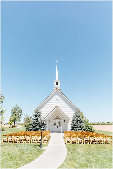 Small White Chapel, Little White Church Wedding, Vintage Chapel Wedding, Open Air Chapel Wedding, Small Chapel Wedding, White Church Wedding, Beautiful Chapels, Wedding Chapel Ideas, Jesus Wedding