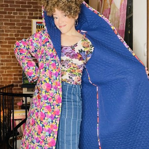 How to Sew a Blanket Coat From Bedding - Threads Long Shawl Sewing Pattern, How To Make A Coat From A Blanket, Blanket Coat Pattern Sewing, Free Blanket Coat Pattern, Diy Wearable Blanket, Blanket Upcycle, Quilt Robe, Blanket Coat Diy, Blanket Coat Pattern