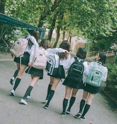 Five Girls Squad Aesthetic, 5 Girls Squad Aesthetic, 5 Girls Squad, 6 Korean Best Friends, Ulzzang Squad, Group Picture Poses, Album Concept, Korean School, Friendship Photoshoot