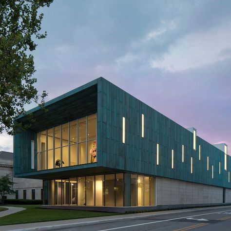 Columbus Museum of Art Adds Bold New Expansion to Its 1931 Building | Architectural Digest Copper In Architecture, Factory Facade, Columbus Museum Of Art, Industrial Architecture, Architecture Awards, Cultural Architecture, Museum Architecture, Design Exterior, Building Facade