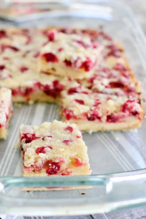 Easy Bar Cookie Recipes, Cranberry Bars Recipe, Cranberry Recipes Dessert, Fresh Cranberry Recipes, Blondie Recipes, Blueberry Pie Bars, Easy Blueberry Pie, Cranberry Bread Recipes, Cranberry Bars