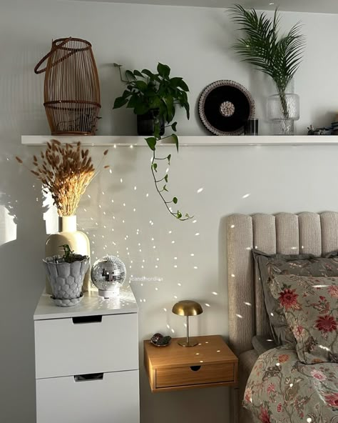 Soft light bouncing off the walls, filling the room with disco sparkles 🌙✨ Scandinordica disco ball diffuser adds just the right touch of boho vibes to any bedroom, creating a dreamy atmosphere for slow mornings or relaxed evenings. Perfect for those who love a little magic in their bohemian sanctuary. 🌿🪩 Beautiful picture by lovely @sophiasiska 🤍 #bohodecor #bohohome #falldecor #bohobedroom #bohemianstyle #bohemiandecor #discoball #plantroom #mirrorball #discoballdiffuser #eclecticdecor #f... Bedroom With Disco Ball, Bedroom Ideas Disco Ball, Mirrorball Bedroom, Disco Aesthetic Room, Mirrorball In Bedroom, Room Ideas Disco Ball, Disco Ball Bedroom, Disco Ball Aesthetic, Disco Bedroom