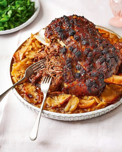 Roast mutton shoulder with roast potatoes Mutton Leg Roast Recipe, Roast Mutton, Easter Lunch Recipes, Easter Lamb Recipe, Sunday Roast Beef, Leftover Roast Lamb, Cook Lamb, Wedding Dinners, Happy Easter Weekend