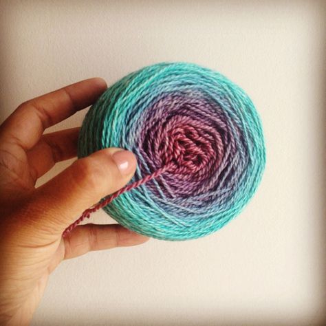 Ombre Dyed Yarn DIY | The Blue Brick | Inspired Yarns Dyed Yarn Diy, Dye Yarn, Dyeing Yarn, Ombre Scarf, Indie Dyed Yarn, Ombre Yarn, Spinning Wool, Spinning Yarn, Crochet Tips