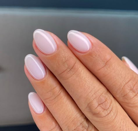 Simple Gel Almond Nails, Solid Color Wedding Nails, Cream Summer Nails, Prom Nails Basic, Senior Portrait Nails, Short Nail Neutral, Nails That Look Good Grown Out, Simple Nails For Senior Pictures, Small Nail Bed Designs