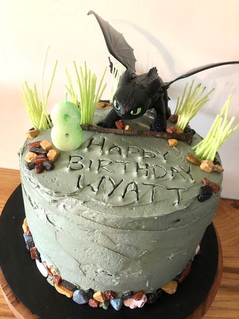 How To Train Your Dragon Theme Party, Toothless Dragon Birthday Party, Httyd Birthday Cake, Toothless Cake How To Train Your Dragon, Toothless Dragon Cake Birthday, How To Train Your Dragon Cake Topper, How To Train Your Dragon Birthday Party Decorations, How To Train Dragon Cake, How To Train A Dragon Cake