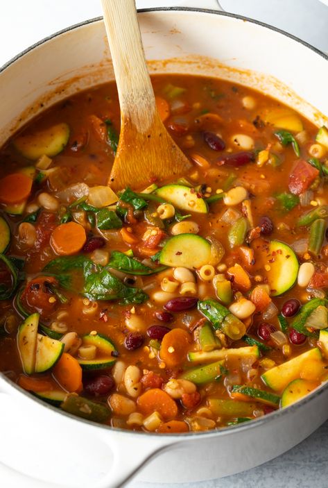 Yummy Fall Soup Recipes, Easy Fall Soup Recipes Vegetarian, Vegan Minestrone Soup Crockpot, Spicy Minestrone Soup Recipe, Minestrone Soup Vegan, Garden Veggie Soup, Fall Minestrone Soup, Vegetarian Fall Soups, Hearty Veggie Soup