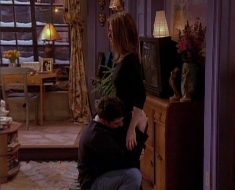 13 Moments On "Friends" That Made You Cry | ...I cried reading the list. That can't be healthy. Friends Ross And Rachel, Rachel And Ross, We Were On A Break, Ross And Rachel, Try Not To Cry, On A Break, Ross Geller, Friends Moments, Matthew Perry