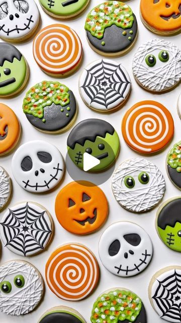 Purple Halloween Cookies, Round Halloween Cookies Decorated, Halloween Circle Cookies, Circle Halloween Cookies, Round Halloween Cookies, Dance Cookies, Halloween Cookie Decorating, Spooky Cookies, Easy Halloween Cookies