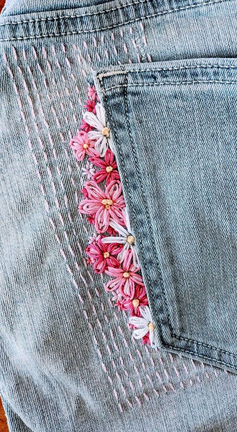 Visible Mending Stitches, Embroidery Jeans Diy, Boro Stitching, Mending Clothes, Clothes Embroidery Diy, Denim Embroidery, Sashiko Embroidery, Sew Ins, Visible Mending