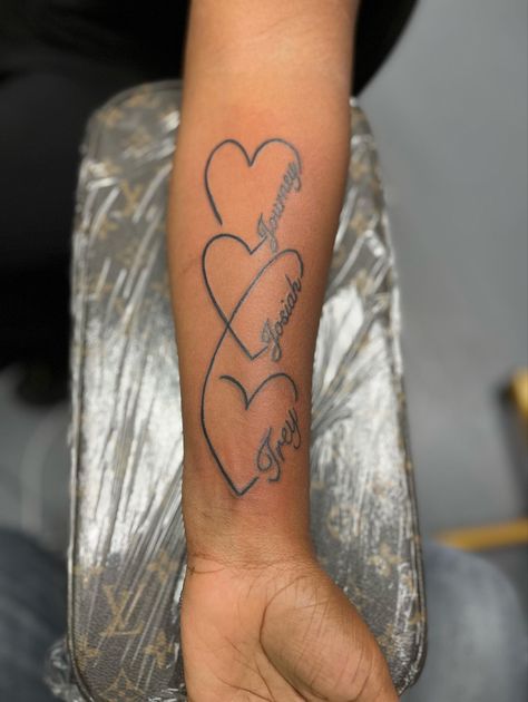 Sister Tattoos Names, Family Members Name Tattoo, Three Hearts Intertwined Tattoo, Ashton Tattoo Name, Tattoo For Your Mother, Tattoo Of Parents Name, Tattoo Ideas For Siblings Names, Heart And Name Tattoo Ideas, Names In A Heart Tattoo