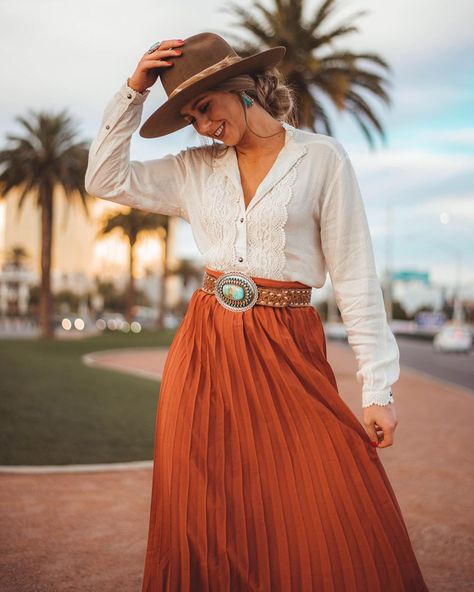 97d0145823aeb8ed80617be62e08bdccdesc48136429ri Chic Western Outfits, Southern Outfits, Country Style Outfits, Western Wear Outfits, Looks Country, Western Style Outfits, Estilo Country, Rodeo Outfits, Estilo Hippie