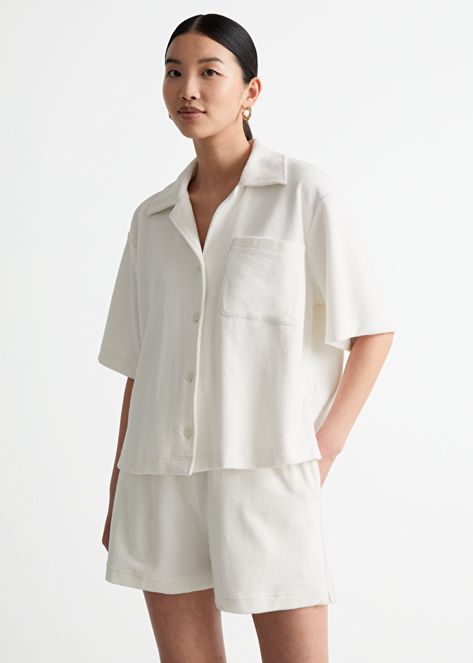 Boxy Terry Shirt - White - Shirts - & Other Stories US Boxy Button Down Shirt, Strap Sandals Flat, Green Spaghetti, Boxy Shirt, To Buy List, Chic Shirts, Simply Chic, Women Shirts Blouse, Komplette Outfits