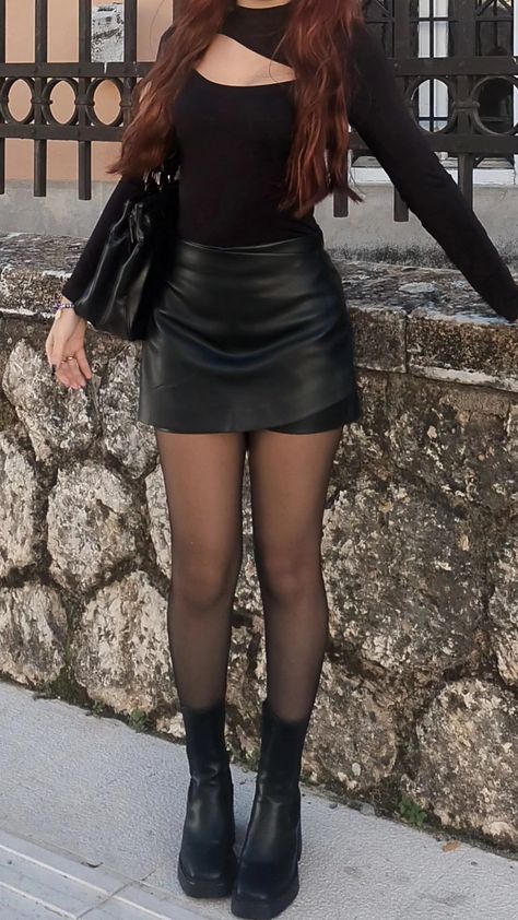 Black mini skirt outfit