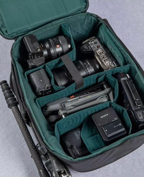 Camera Equipment Aesthetic, Camera Essentials Photographers, Camera Bag Aesthetic, Photography Gear Storage, Highest Timeline, Backpack Design Concept, Camera Gear Storage, Camera Gear Organization, Photography Studio Equipment