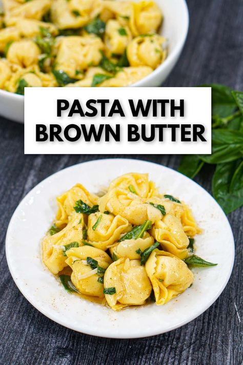 This pasta with brown butter and spinach recipe is a super easy dinner for busy weeknights. With just 4 ingredients you can make this pasta dish and I’ll give you ways to change it up. The nutty flavorful brown butter sauce will be your new favorite way to eat pasta. How To Make Tortellini, Butter Sauce For Pasta, 3 Ingredient Dinners, Dairy Free Foods, Brown Butter Sauce, Italian Night, Spinach Recipe, Super Easy Dinner, Homemade Ravioli