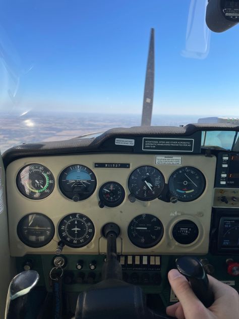 Cessna 152 Cockpit, Airplane Pilot, Private Pilot, Mood And Tone, Flight Attendant, Life Goals, Soldier, Aircraft