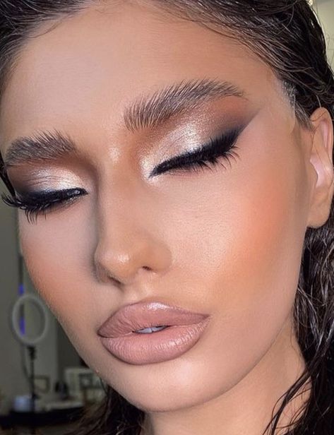 Evening Smokey Eye Makeup, Smoked Eyeliner Makeup, Nye Eye Makeup Looks, Night Out Eye Makeup, Smoked Eye Makeup, Makeup Looks Full Glam, Shimmer Makeup Look, Silver Glam Makeup, Seductive Makeup Looks