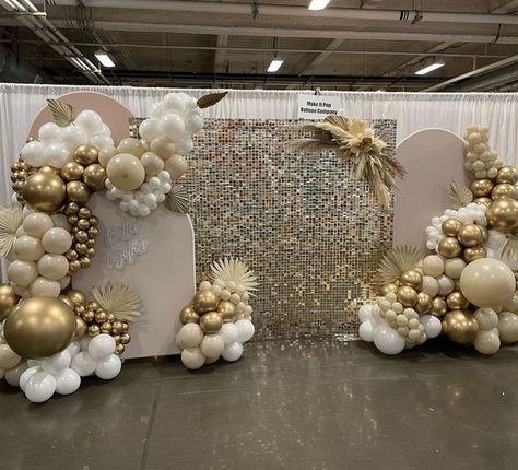 Make It Pop Balloon Co on Instagram: "Occasionally I get to put together a display exactly how I want it! From backdrops, colors, florals and all the things 🤩 It’s fun to just let myself create. Also I would be remiss if I didn’t give a shout out to my sister @amn42 . She came from home, which is 3 hrs away, to help me prep, install, be at the wedding show and then tear down! Also my hubby who rented a U-haul, loaded it, drove it to Seattle, unloaded it and then dropped it back off. So gratefu Wedding Balloon Wall, Prom Backdrop Ideas, Wedding Balloon Backdrop, Backdrop Design Ideas, Balloon Wedding Decorations, Outdoor Decorations Ideas, Balloon Wall Backdrop, Prom Decorations, Prom Backdrops