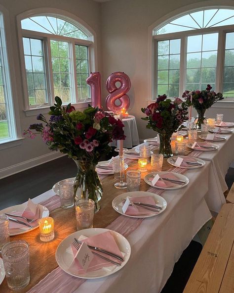 Aesthetic Party Set Up, Bday Party Aesthetic 17, Bday Dinner Party Ideas, Pink Dinner Party Decorations, 18th Dinner Party Ideas, Cute Birthday Dinner Ideas, Pink Dinner Aesthetic, Pink Dinner Party Aesthetic, Dinner Party Aesthetic Birthday