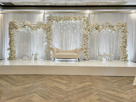 💎 @edgeofelegancebyala Stage Wedding Backdrop, Wedding Stage Ideas Backdrops, White Stage Decoration Wedding, White Wedding Stage Decor, White Stage Decor, Engagement Decoration Ideas, Wedding Stage Ideas, Reception Stage Decoration Backdrops, White Reception Decor