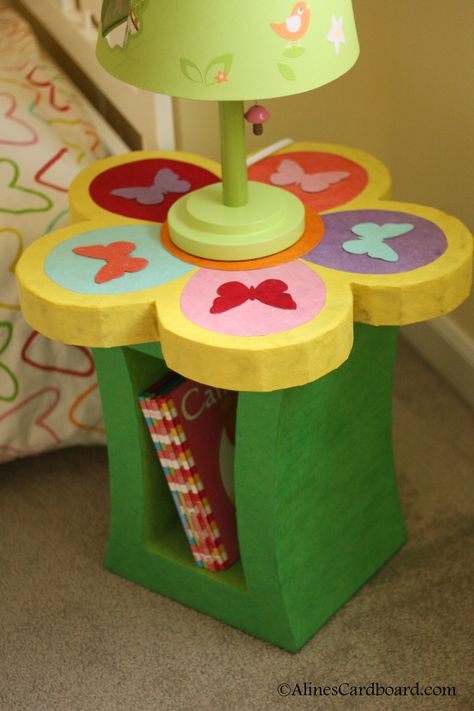 Flower Cardboard Nightstand, Diy Bookshelf Kids, Nightstand Table, Clay Crafts For Kids, Diy Nightstand, Sustainable Art, Diy Basket, Bookshelves Diy, Cardboard Art