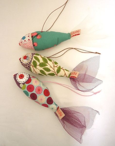 Fabric Fish, Two Fish, Fabric Toys, Creation Couture, Sewing Toys, Fabric Projects, Fabric Dolls, Soft Toys, Softies