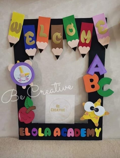 Welcome Back Frame For School, Selfie Board For School, Selfie Frames Ideas School, Teachers Day Board Decoration Ideas, Back To School Frame, Back To School Photo Booth, School Kids Crafts, School Board Decoration, Welcome To School