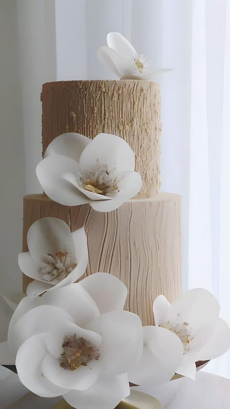 Modern Cakes Birthday, Wedding Cake Neutral, Contemporary Wedding Cakes, Elegant Cake Design, Elegant Birthday Cakes, Modern Cakes, Creative Birthday Cakes, Modern Wedding Cake, Elegant Wedding Cakes