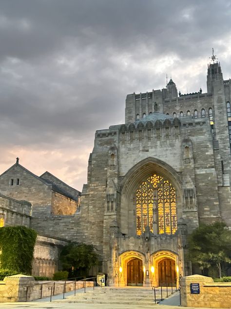 yale library Yale University Library, Yale Architecture School, Yale Library Aesthetic, Yale School Of Management, Study Widget, Yale Library, Galaxy Stern, A Study In Charlotte, Yale Acceptance