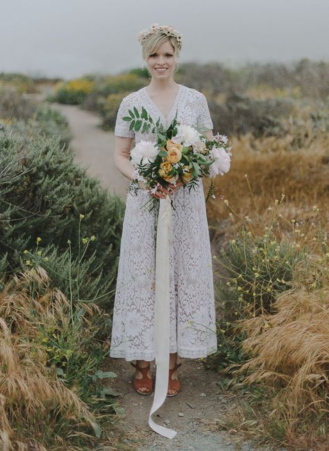 boho bride 1 Pretty Lace Dresses, Minimal Bohemian, 1960s Wedding, Boho Wedding Dress Bohemian, Bride Crown, The Wedding Singer, Bohemian Bridal, Gown Inspiration, Bride Inspiration