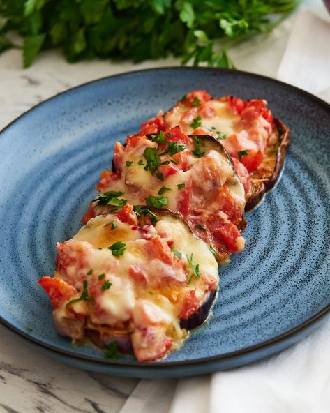 Air Fryer Eggplant Parmesan Air Fryer Eggplant Parmesan, Air Fryer Eggplant, Last Minute Appetizer, Healthy Eggplant, Eggplant Recipes Parmesan, Traditional Italian Dishes, Fresh Tomato Salsa, Ninja Recipes, Baked Eggplant