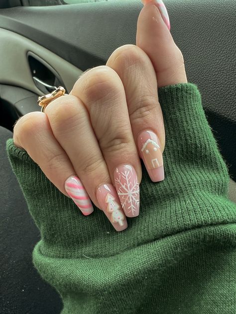 Nude Candy Cane Nails, Christmas Nails Baby Pink, Pink And Brown Christmas Nails, Gel X Christmas Nail Designs, Candy Cane Nails Pink, Simple Christmas Nails Pink, Sugar Cookie Nails, Pink Christmas Nails Coffin, Vanilla Girl Christmas Nails